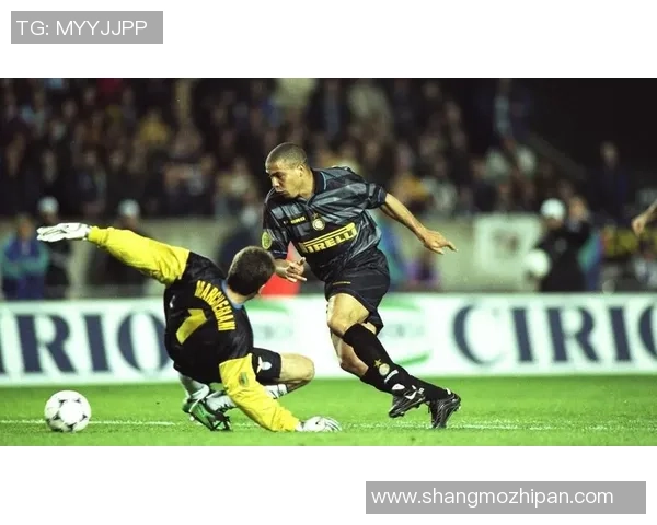 30年代足球明星的辉煌岁月与传奇故事回顾 30年代足球明星的辉煌岁月与传奇故事回顾