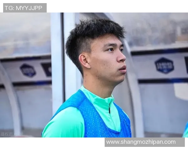 19岁足球明星崭露头角引领新时代球场风潮成就未来之星 19岁足球明星崭露头角引领新时代球场风潮成就未来之星