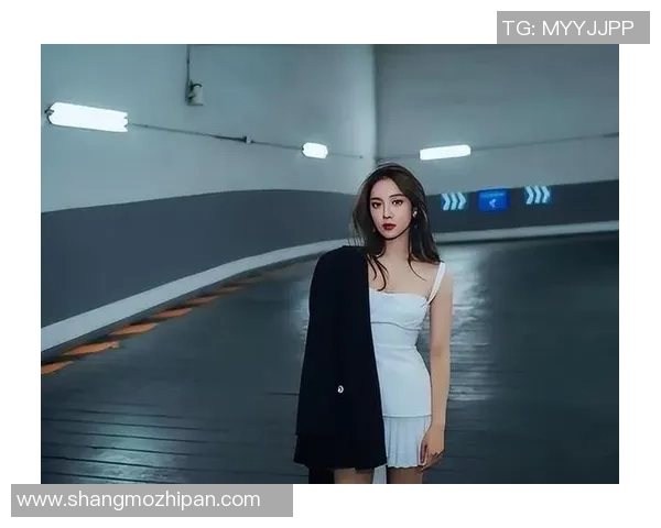 美娜对足球明星的热爱与追逐背后的故事与情感探讨